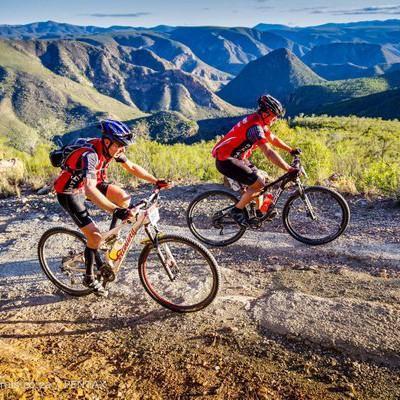 A scientific guide to race day nutrition by Dr Jeroen Swart and Ben Capostagno.